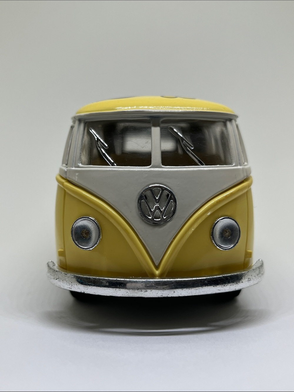 1962 Volkswagen Bus - Flower Power Yellow Toy Van - Picture 4 of 6